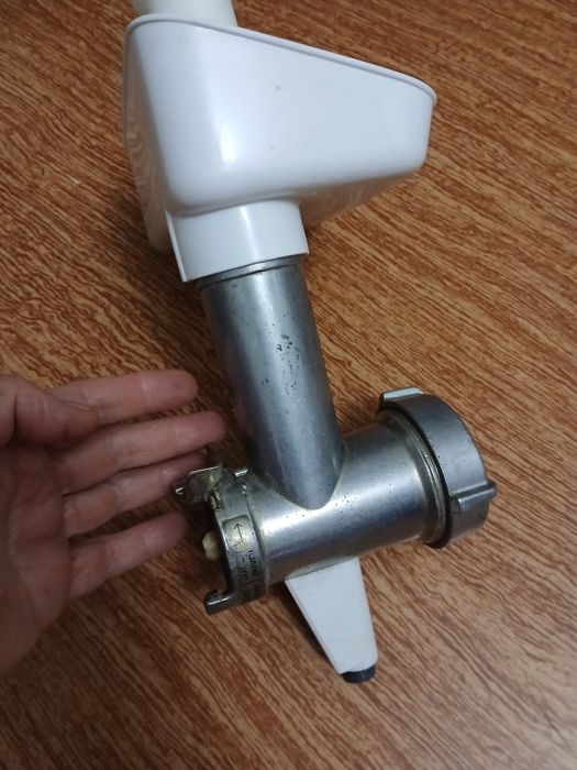 Насадка мясорубка кухоний комбайн Bosch).