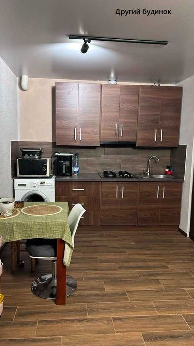 Продаж сучасного будинку з сауною біля лісу