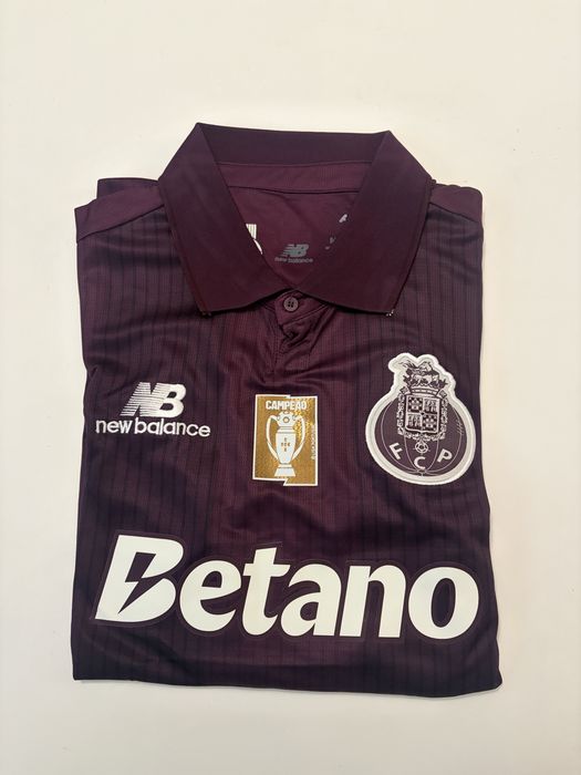 Camisolas e kits de criança da Seleçao Nacional e clubes