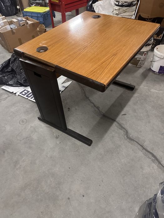 Secretária em bom estado