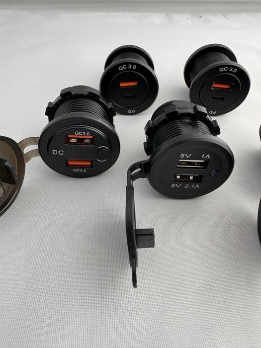 Ładowarka samochodowa wtyk USB A C gniazdo zapalniczki 5 sztuk