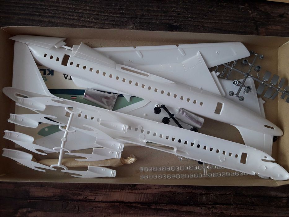 сборная модель самолета DC-8  гдр