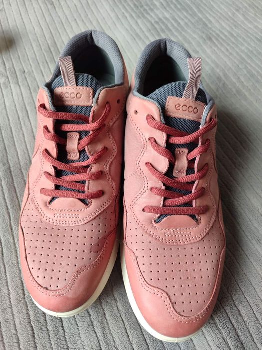 Оригінальні фірмові кросівки ECCO