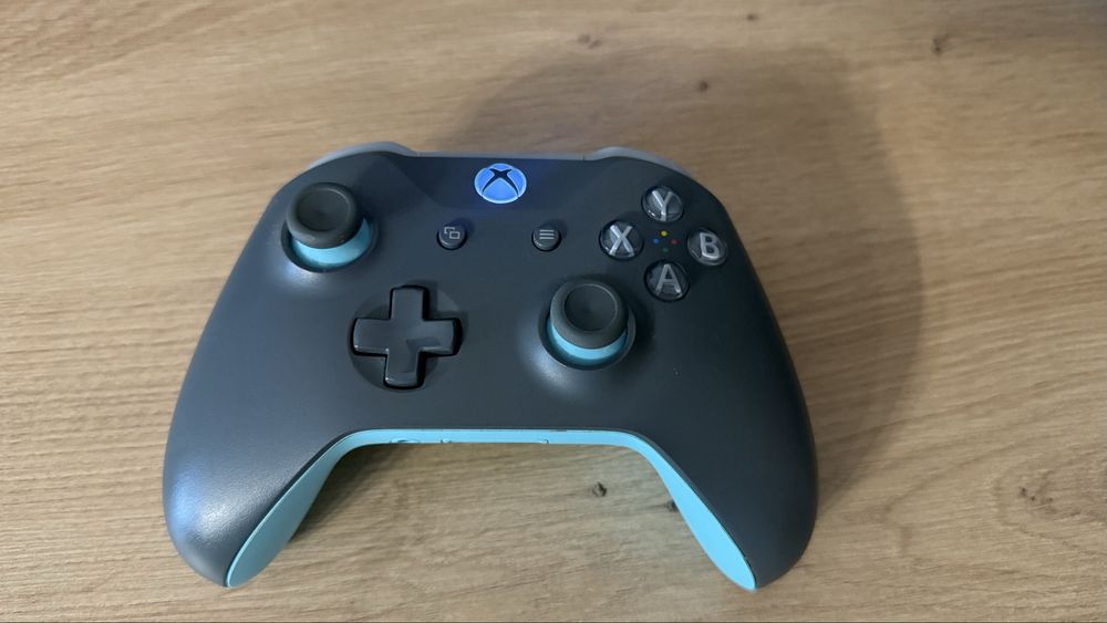 Xbox One X 1TB – idealny stan + nowy pad + 9 gier GRATIS