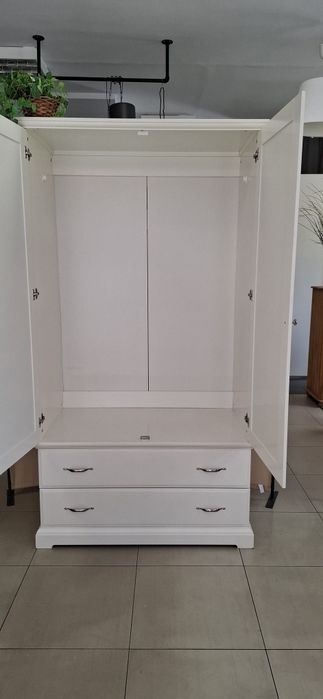 Biała szafa ikea tyssedal – styl klasyczny / prowansalski