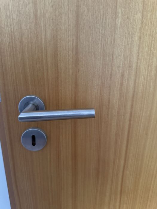 Portas de interior em madeira de tola