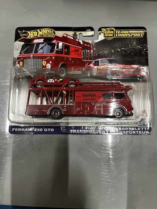 Hot wheels team transport ferrari