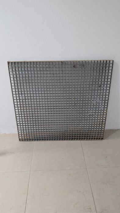 Grelha 110cm x 100cm com 3cm altura (quadrada4cm X 4cmm)