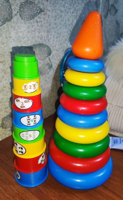 Пірамідка іграшка