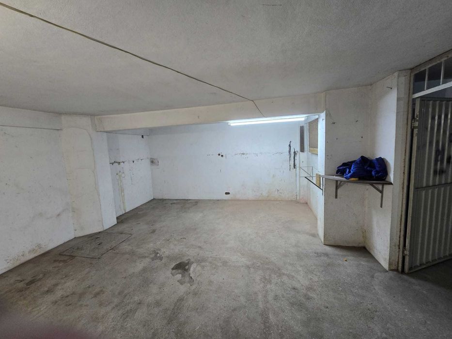 Garagem para motas, carro ou arrumos. Central Braga