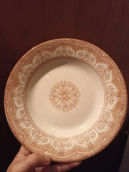Prato antigo motivos em rosa