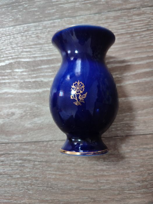 Продам фарфоровую вазочку СССР