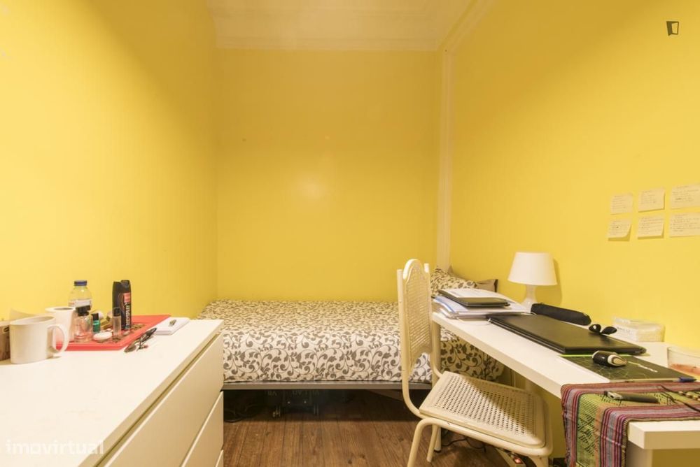 Quarto - localizado em Arroios Lisbon