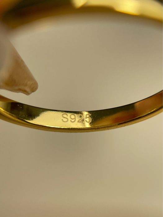 Pierścionek zarėczynowy