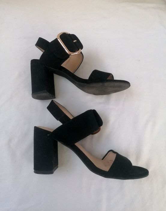 Sandálias Pretas com Salto