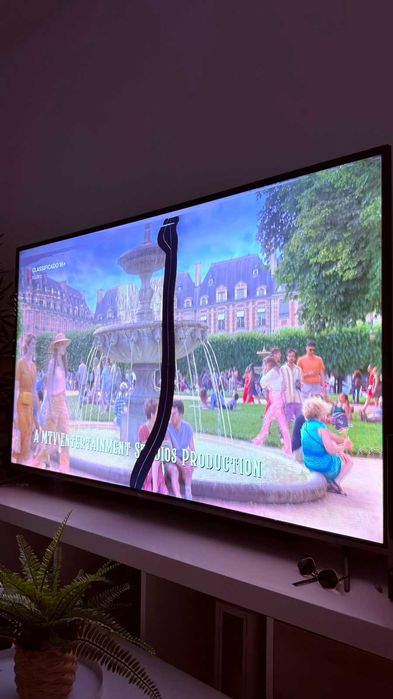 Televisão Tcl 65" Funciona normal, mas está com o ecrã partido
