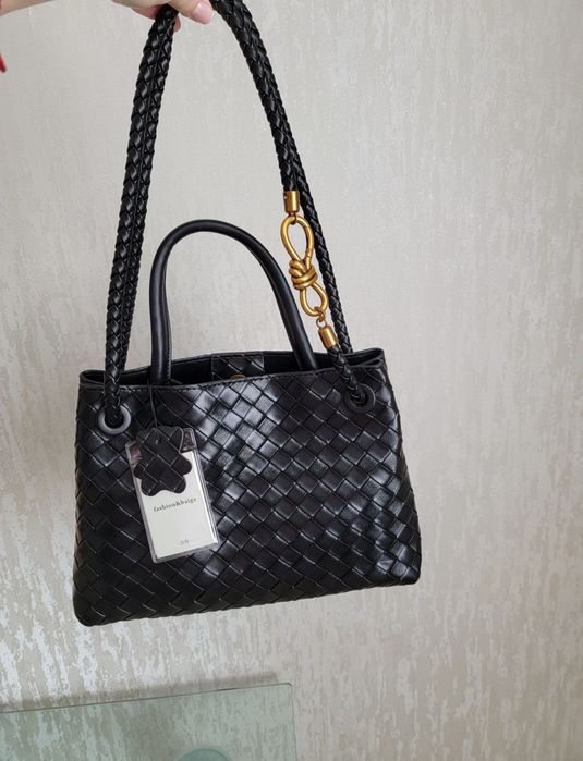 Черная в стиле Bottega Veneta
