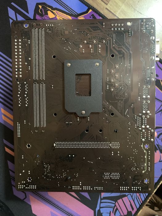 Материнська плата Gigabyte B365M H під відновлення.