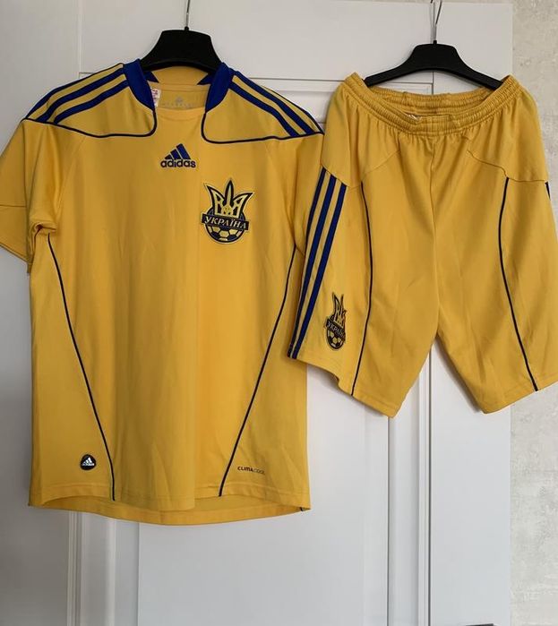 Adidas футбольна форма збірной України