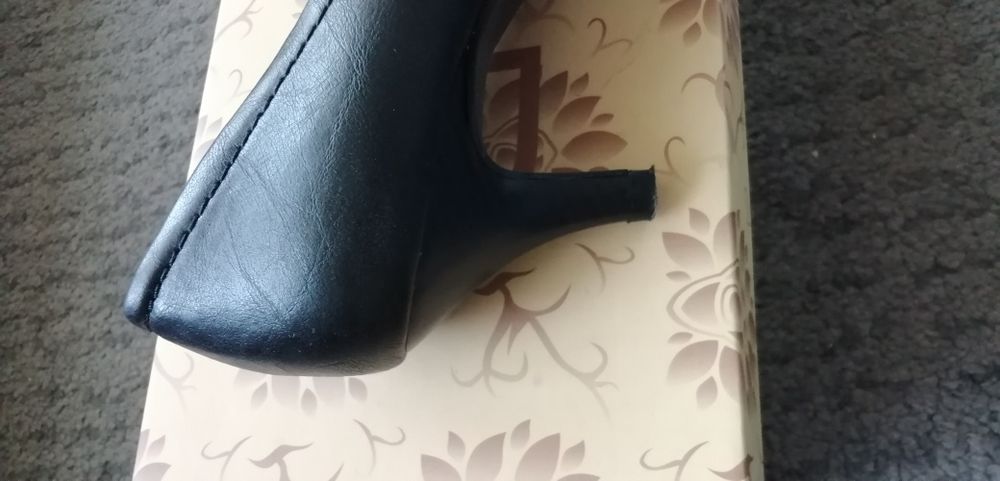 Czółenka r. 37 czarne wys obcasa 6 cm wkl 24cm