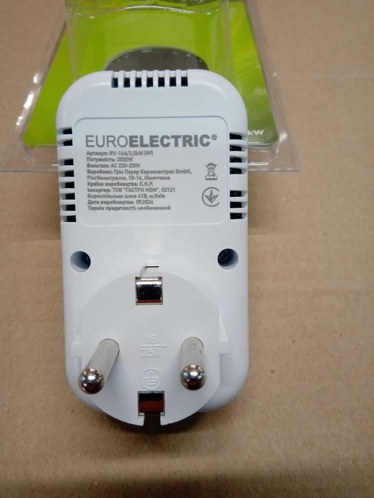 Реле напряжения в розетку 16 А, 3500 Вт.