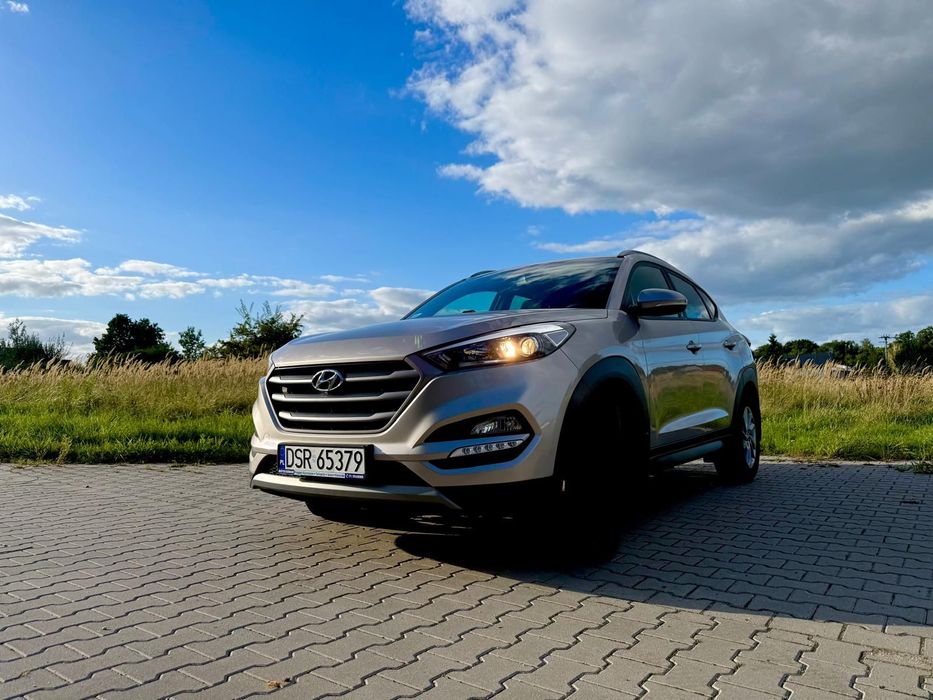 Hyundai Tucson HYUNDAI Tuscon 2016 pierwsza rejestracja 2017 dwa komplety opon.
