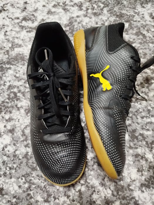 Продам футзалки 37р