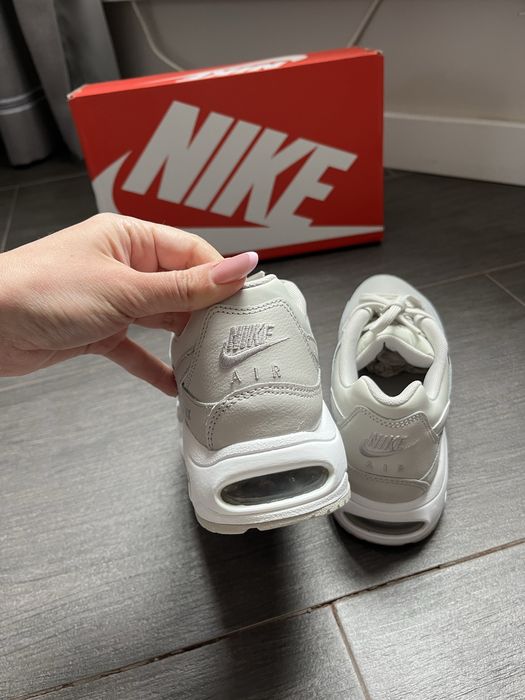 Кросівки жіночі Nike Air Max Command, р. 39
