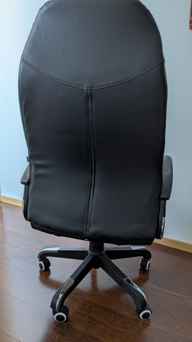 Cadeira de escritório ergonómica em pele sintética