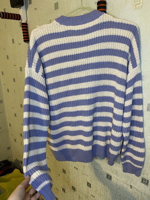Смугастий светр від сенсея