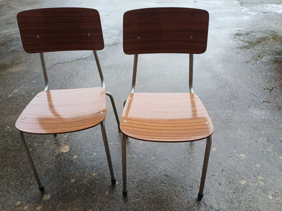 Conjunto de 2 Cadeiras, 1 mesa de TV e 1 mesa de centro, c fórmica