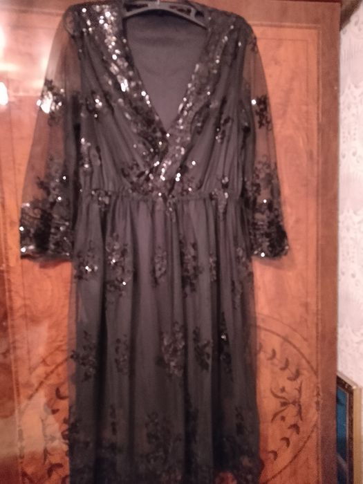 Продам плаття з паєтками