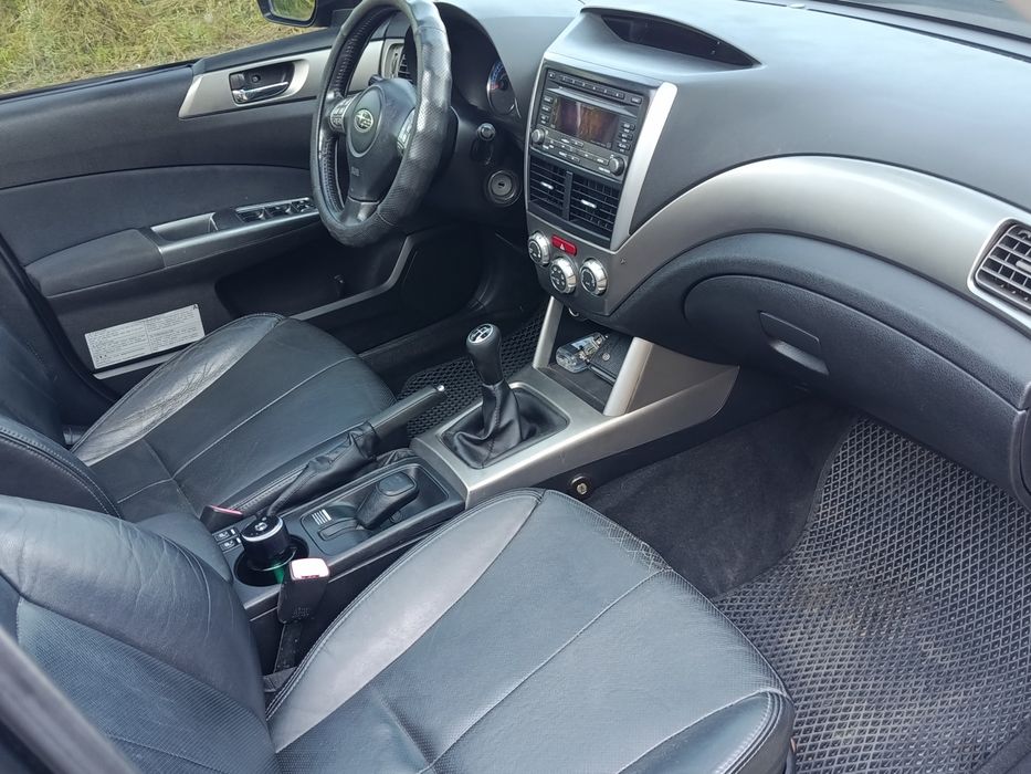 автомобиль Subaru forester