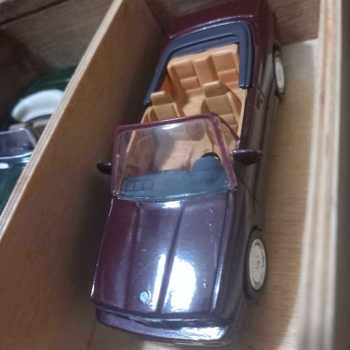 4 BMW descapotável 1/43 com caixa de madeira e acrílico NOVO