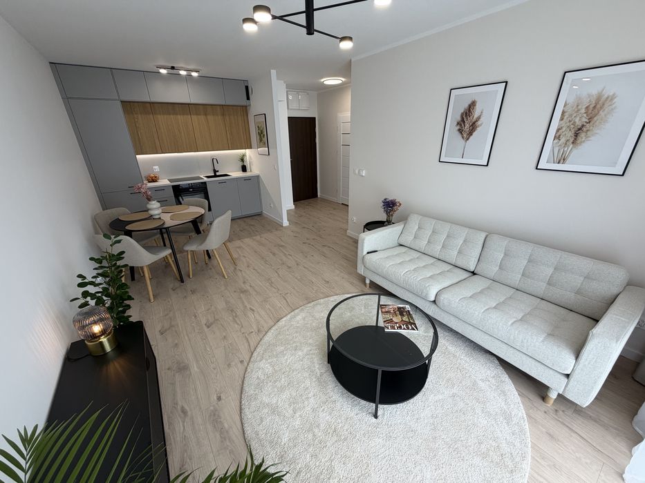 NOWE wykończone 2-pok w centrum / miejsce postój/komórka/balkon/winda
