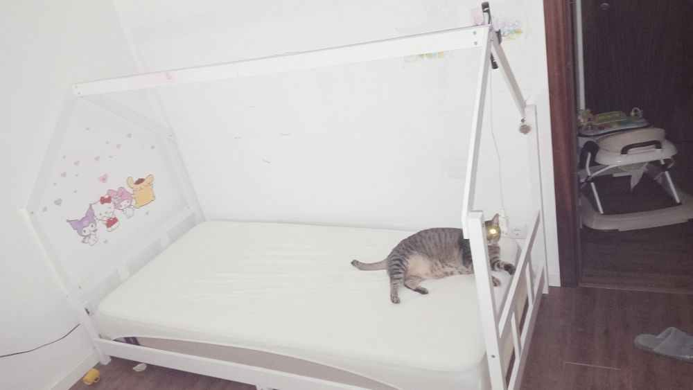 Cama estilo casinha Montessori