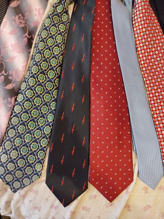 Продам новые галстуки