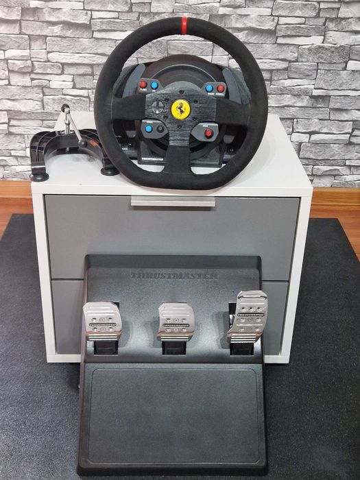 Kierownica Thrustmaster T300 Ferrari Alcantara + pedały T3PA