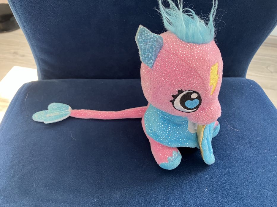 Smoczuś Moc kryształów maskotka na rękę