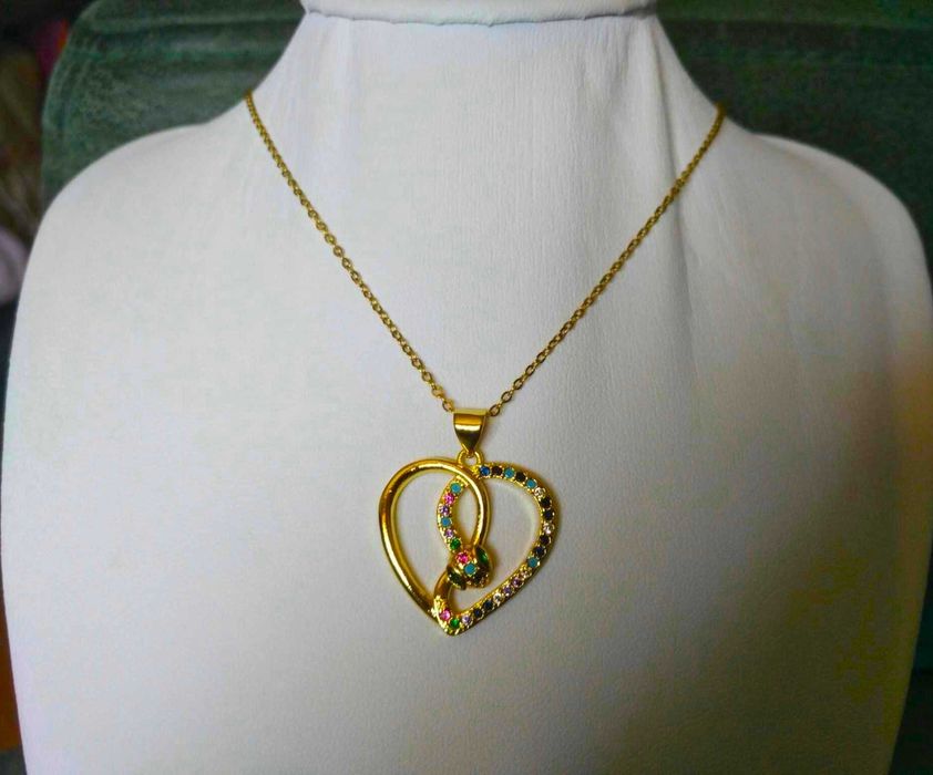 Colar Aço Dourado Coração de Cobra c/ Cristais NOVO