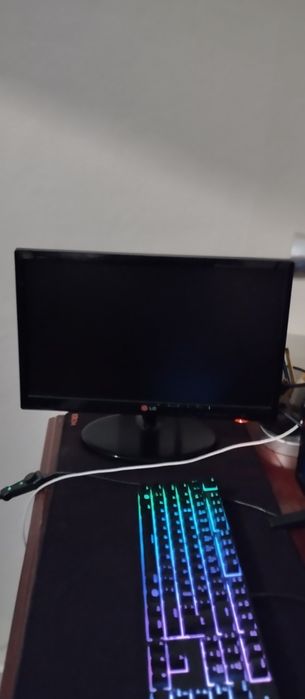 Pack (PC gaming, monitor, teclado e rato)