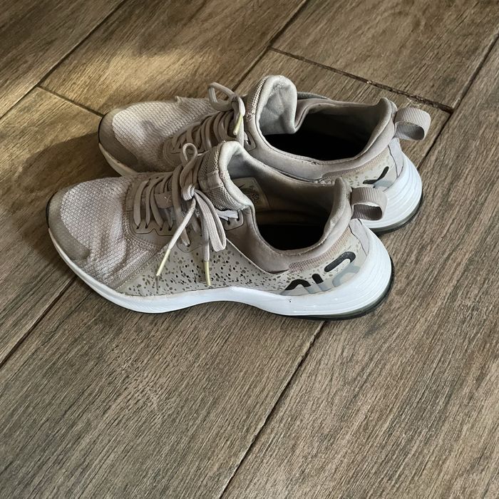 Кросівки Nike.