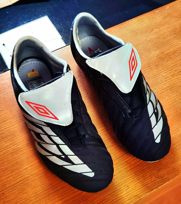 Chuteiras Umbro Campo Sintético