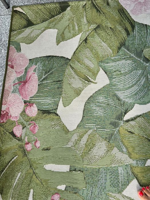 Ławkaz technoratanu z poduszkami i dywan