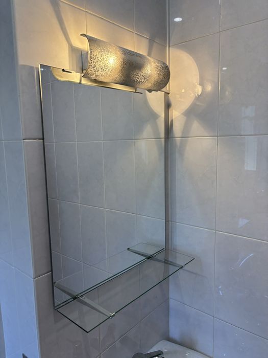 Espelho casa banho e candeeiro