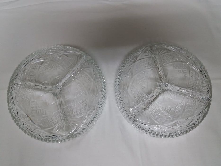 2 pratos em vidro trabalhado para aperitivos