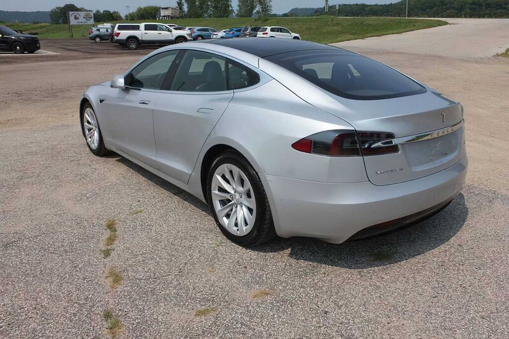 Tesla Model S 100D      2017