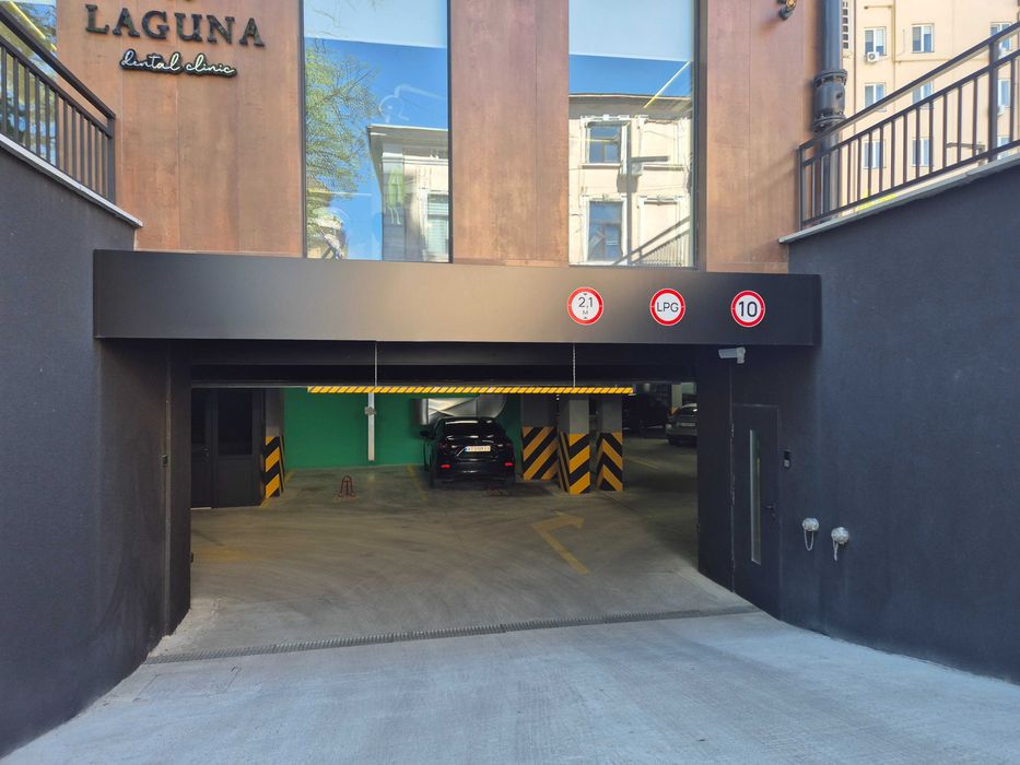 Паркомісце для вашого авто в ЦЕНТРІ . ЖК Авторський.