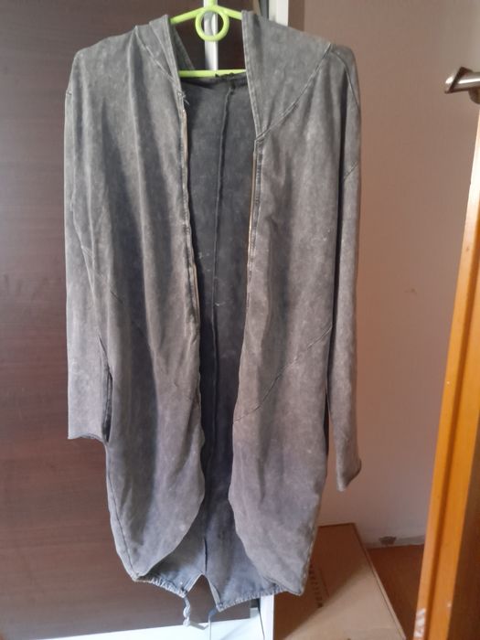 Narzuta damska z kapturem