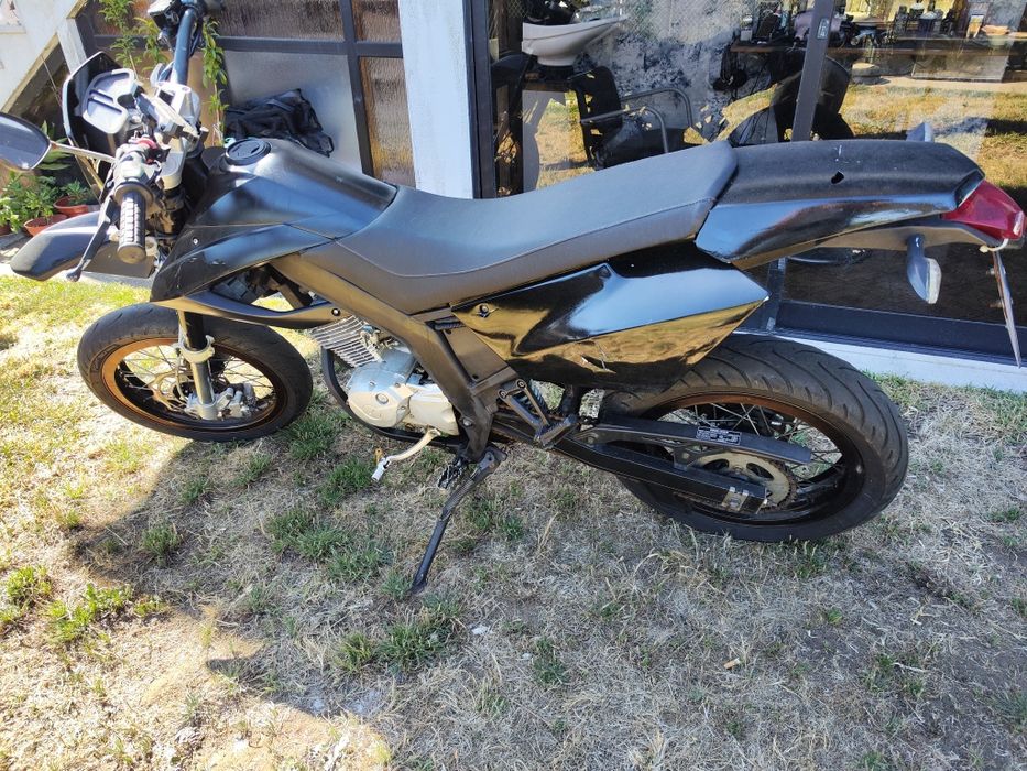 Vendo ou troco mota 125cc.